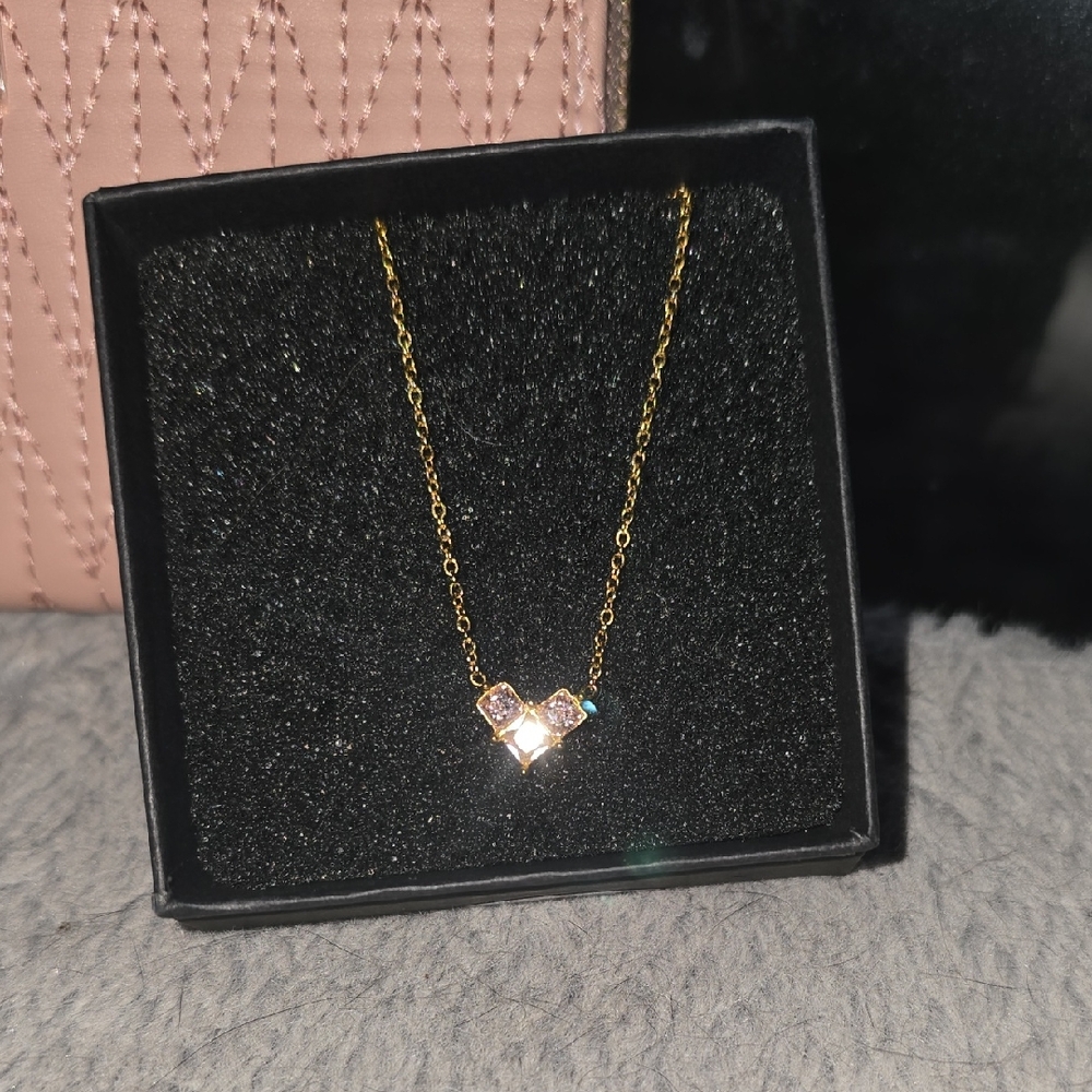 Elegant Gold Necklace with Crystal Accents